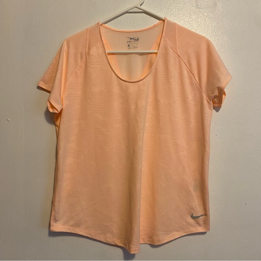 Nike Women's Peach Top Size XL Dri Fit Lightweight Pullover Orange‎ Shirt